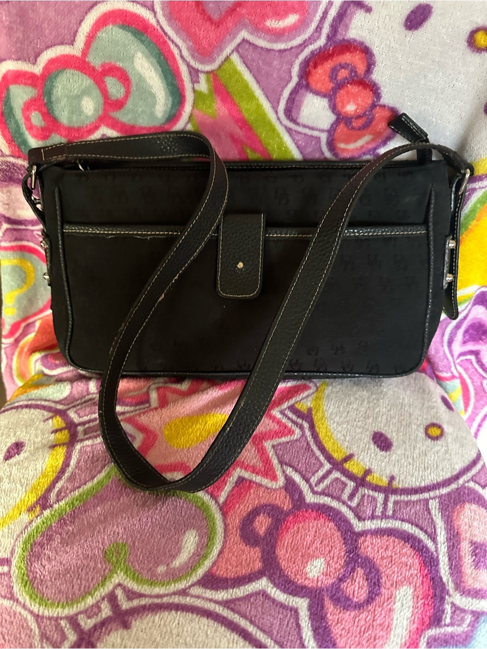 Black Women's Dooney & Bourke Shoulder Bag - Sleek Everyday Crossbody